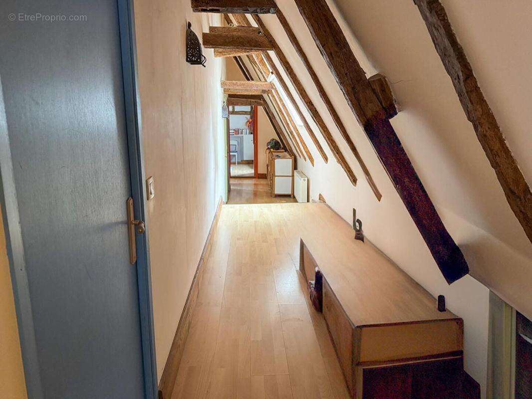 Longère et grange en pierre, 5 pièces, 3 chambres, puits, 6,5 ha jolie vue - photo 12