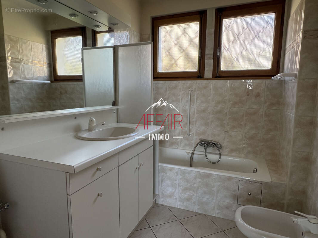 Maison à COLLONGES-SOUS-SALEVE