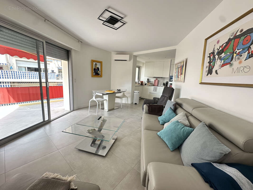 Cannes 190m  du centre t3 70m2 refait terrasse 40m2 sud  2 parkings - photo 2