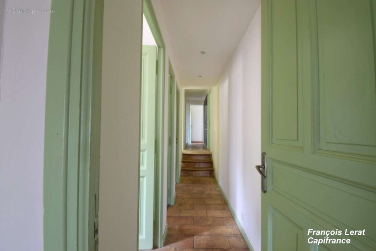Maison à vendre 7 pièces MANOSQUE (04) - Quartier La Rochette - 169 m² habitable - 4 chambres - Piscine - Garage - 647 000 € hon - photo 12