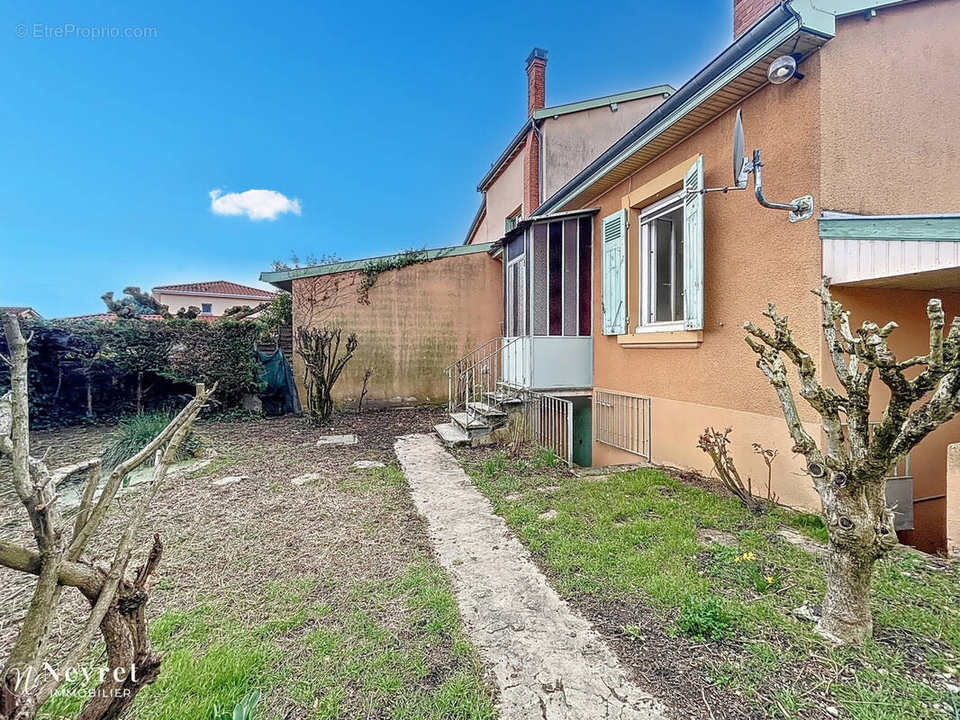 Maison à PIERRE-BENITE