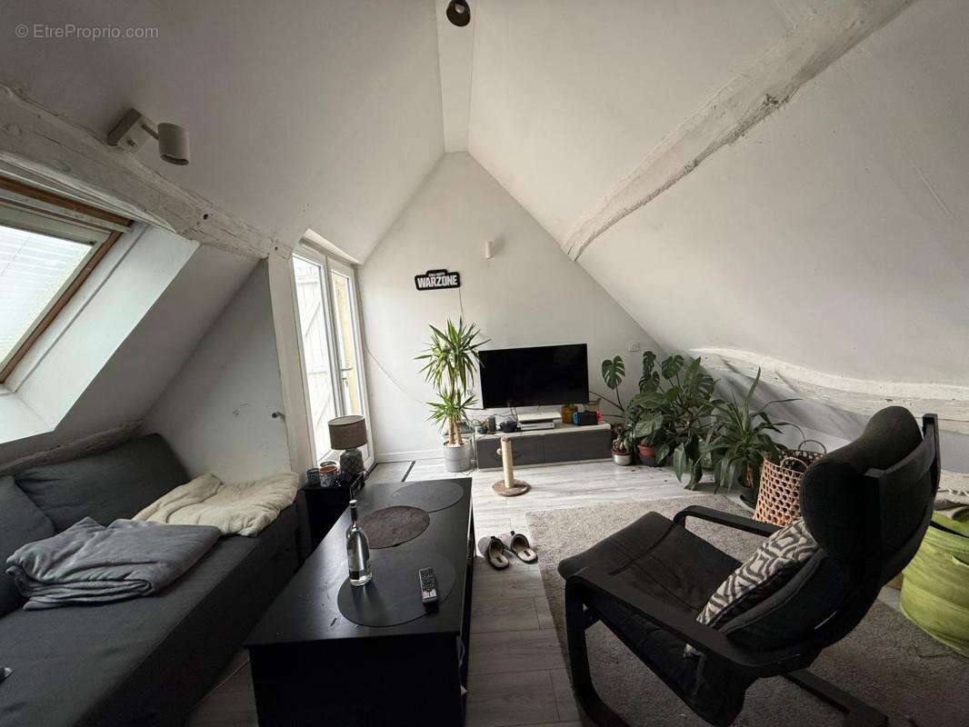 Maison à JUZIERS