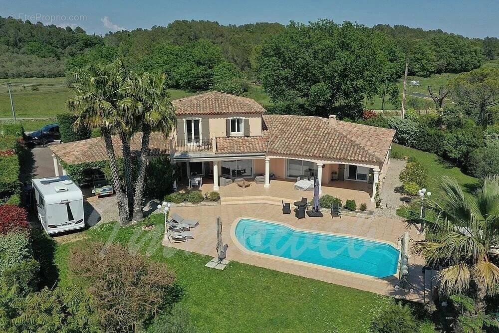 Maison à BAGNOLS-EN-FORET