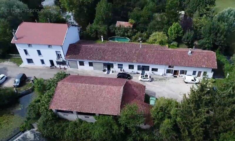 Maison à MONTREVEL-EN-BRESSE