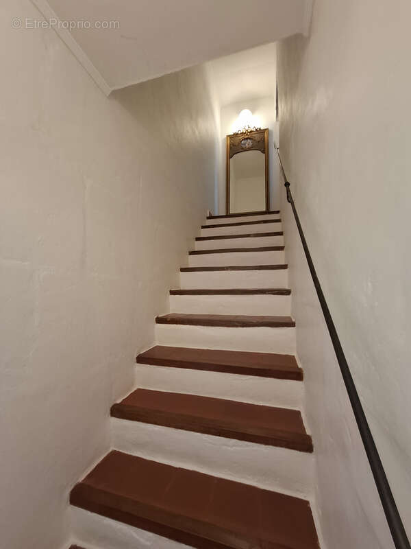 Maison à FONTVIEILLE