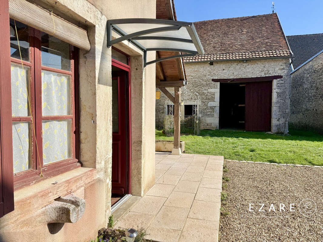 Maison à MIREBEAU-SUR-BEZE