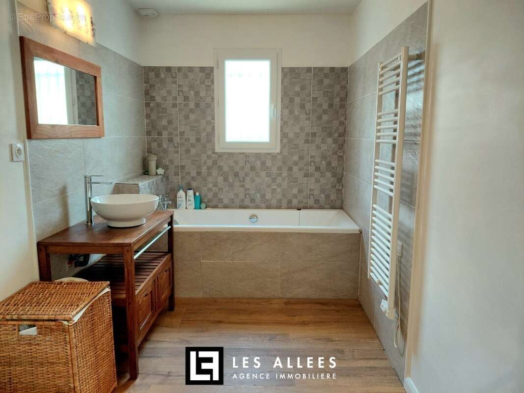 Maison 110 m² à Paradou  - photo 6