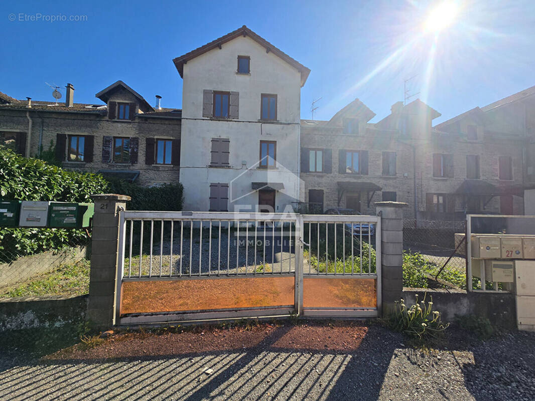 Appartement à NIVOLAS-VERMELLE