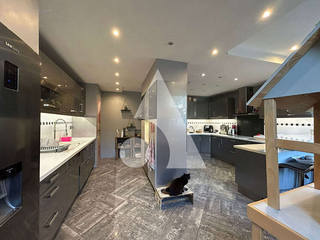 Maison T14 (342 m²) 10 chambres à vendre à LA FERTE SOUS JOUARRE - photo 6