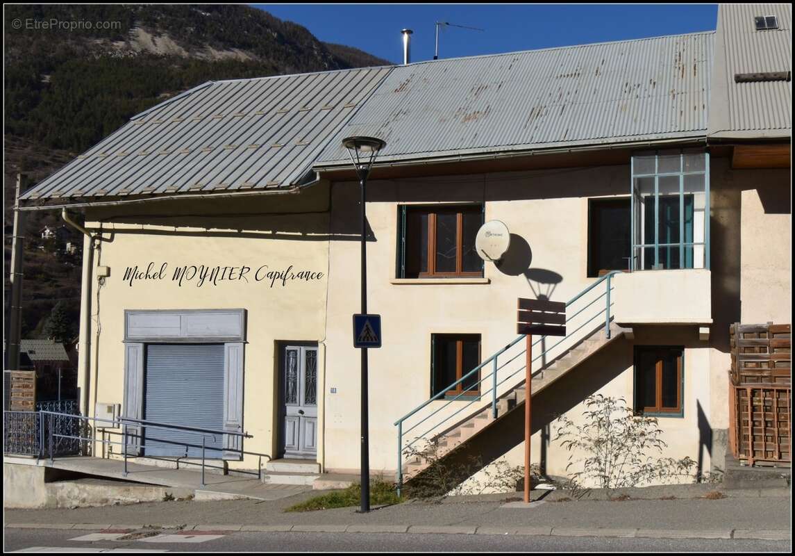 L’Argentière-la-Bessée centre : maison 5 pièces avec cave, combles et jardinet - photo 12