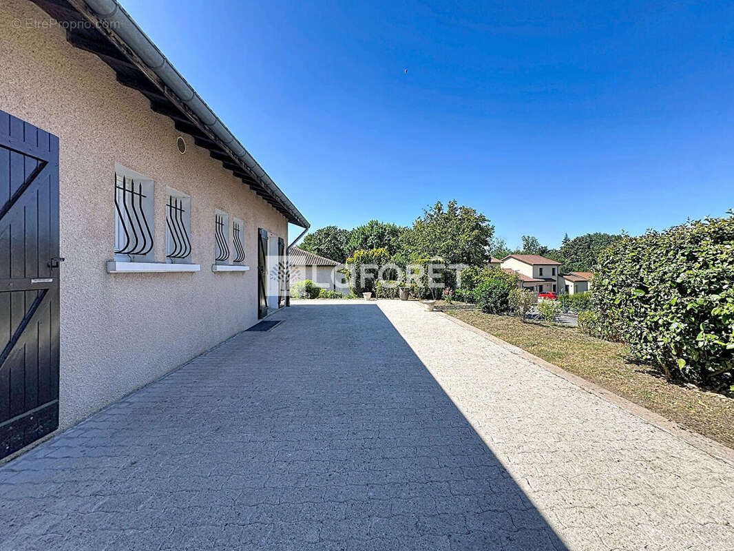Maison familiale de 123 m² avec sous-sol complet sur terrain de 905 m² ? Messimy-sur-Saône - photo 2