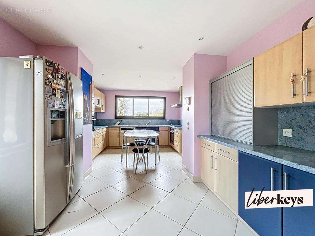 Propriété familiale avec piscine chauffée et maison d’amis – 500 m² aux portes de la Normandie, à 1h20 de Paris - photo 9