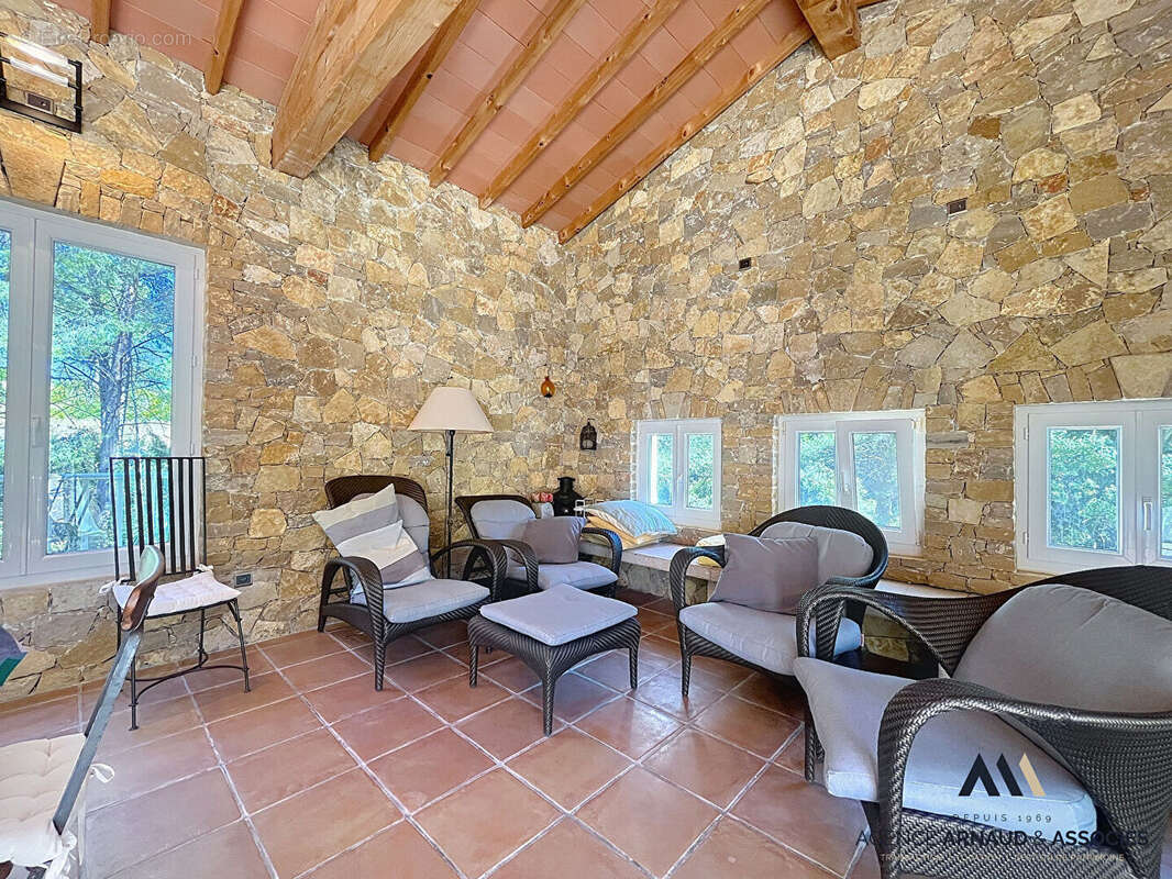 Magnifique maison (5 chambres) de plain-pied avec piscine - photo 16