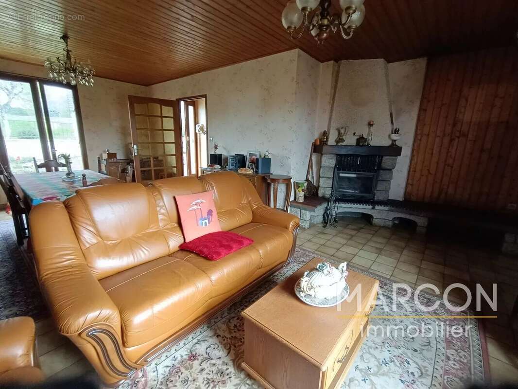 Maison à SAINT-SULPICE-LES-CHAMPS