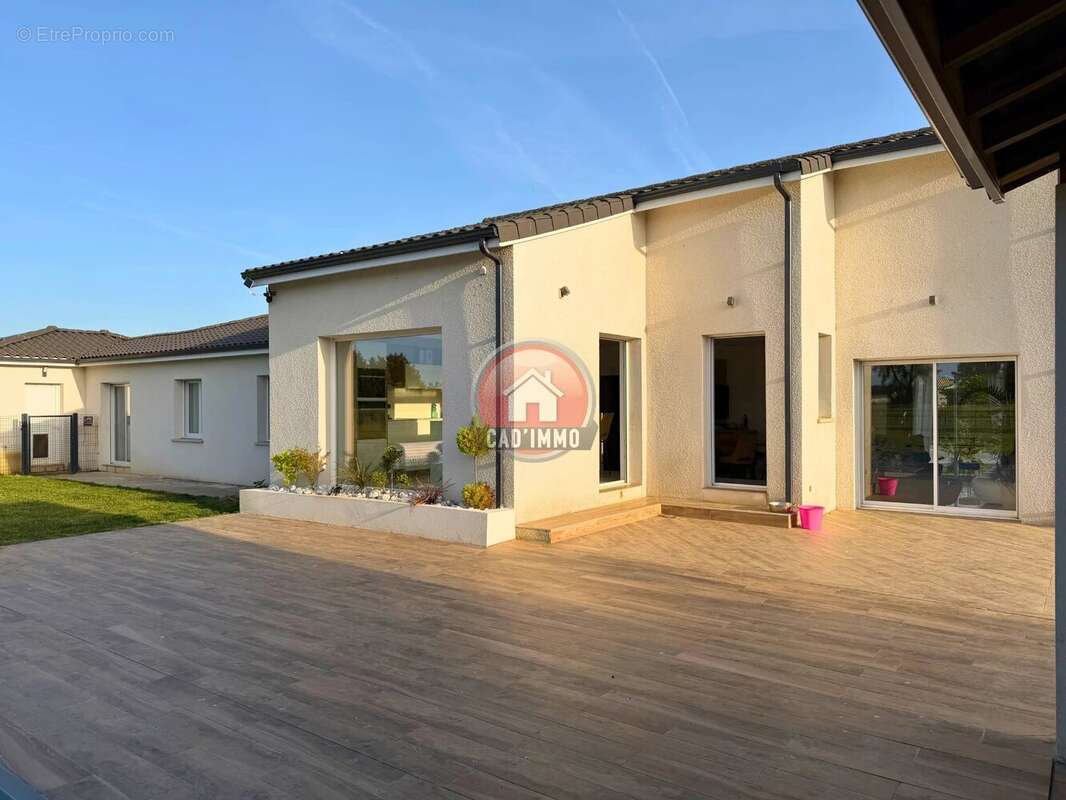 Maison à MENESPLET