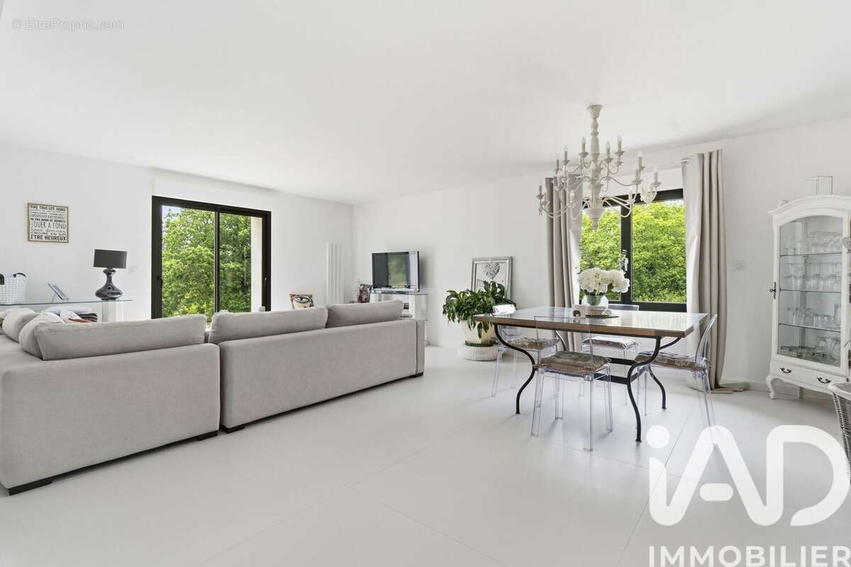 Maison 205 m² à Le Gres  - photo 6