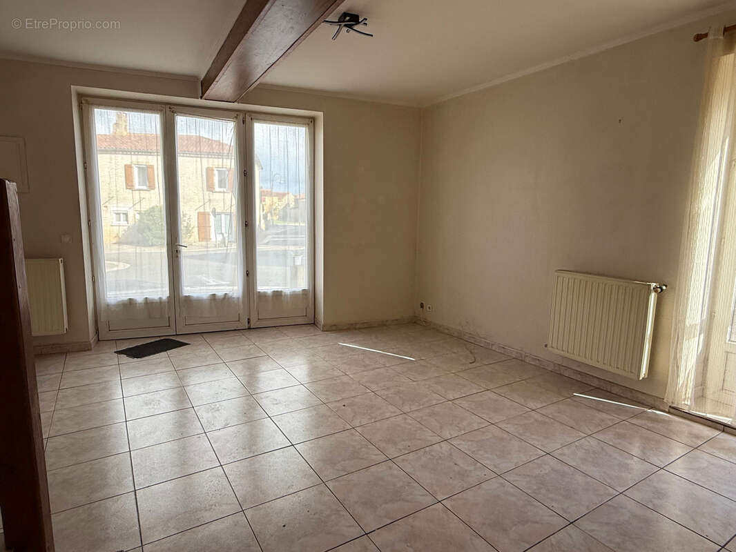 Maison à BLANQUEFORT-SUR-BRIOLANCE