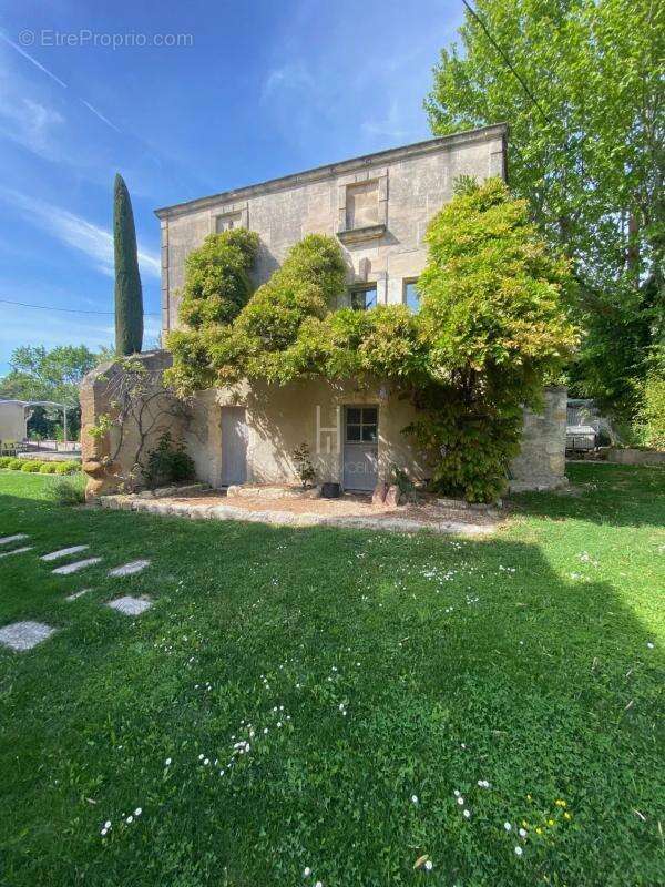 Maison à MOURIES