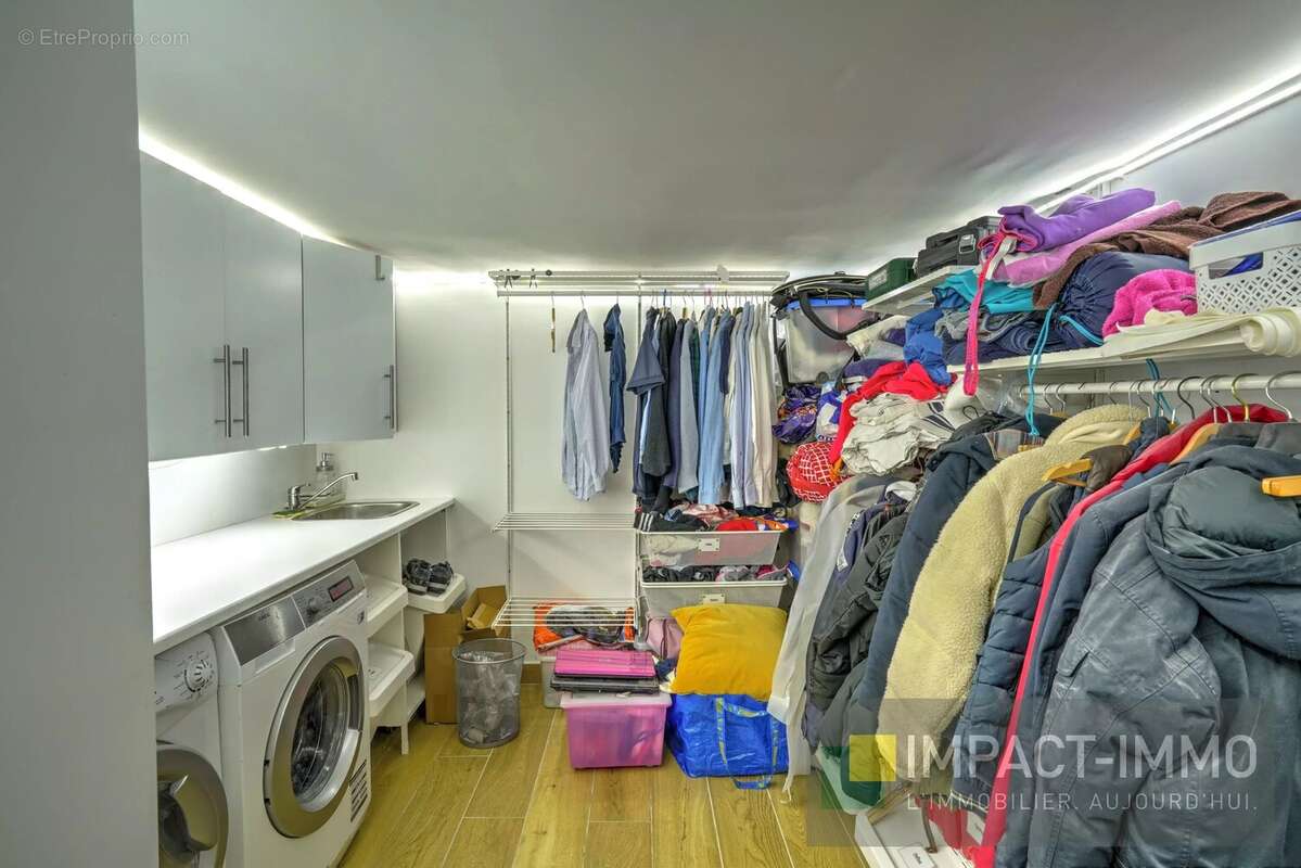 Appartement à COURBEVOIE