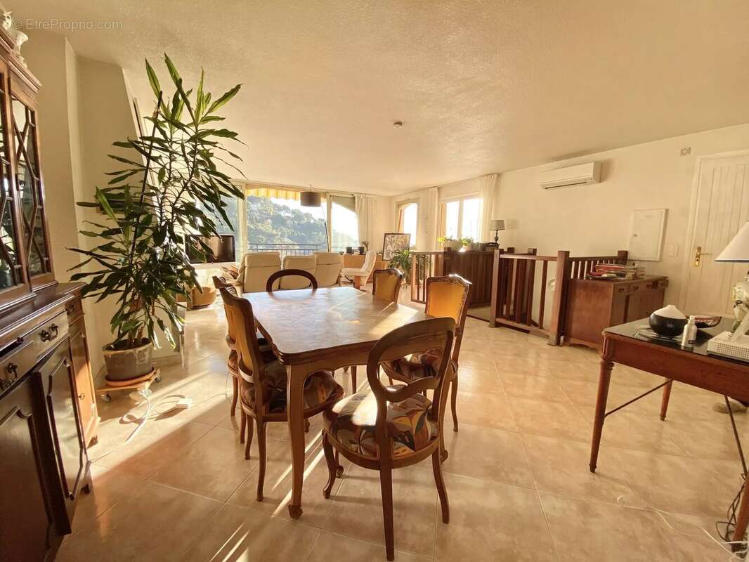 Appartement à ROQUEBRUNE-CAP-MARTIN