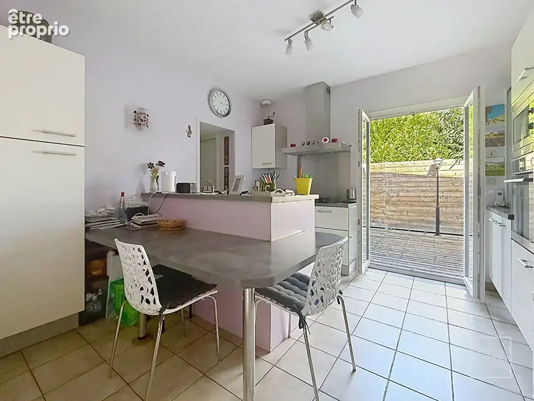 Saint Didier Au Mont D Or maison avec suite parentale de plain pied et jardin clos et plat - photo 4