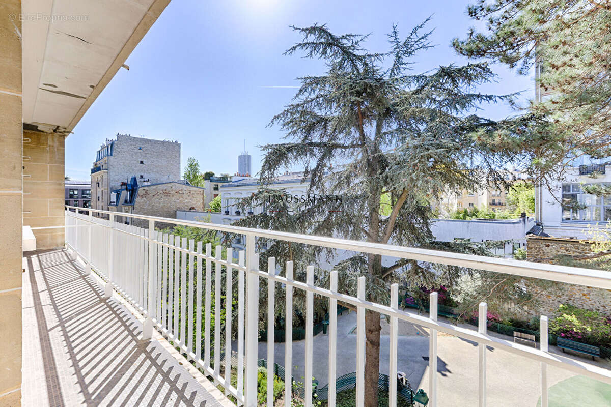 Appartement à NEUILLY-SUR-SEINE