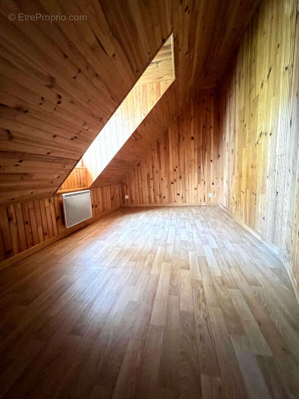 Maison à MANDAILLES-SAINT-JULIEN