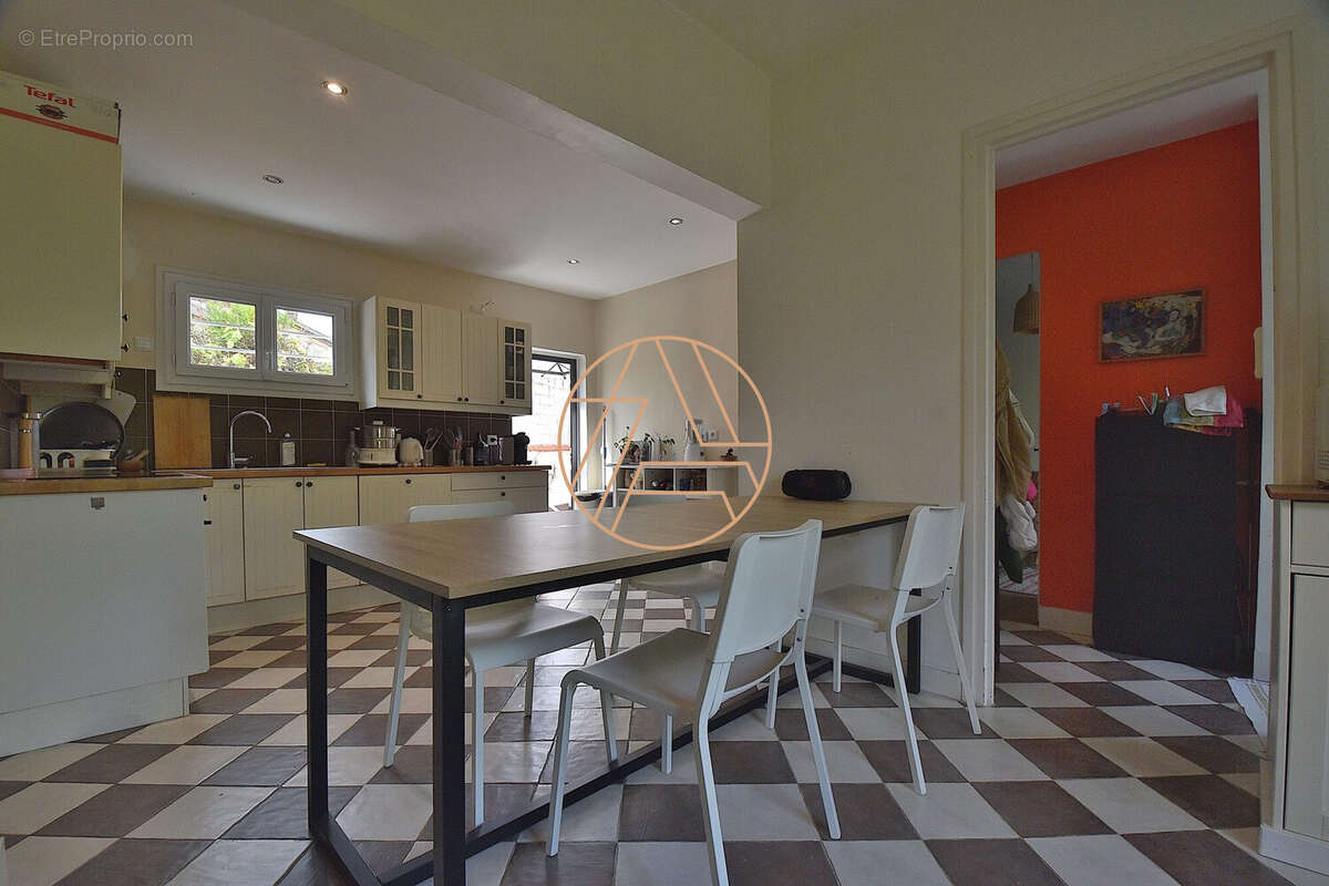 Maison à SAINT-MAUR-DES-FOSSES