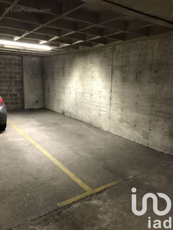 Photo 2 - Parking à PARIS-20E
