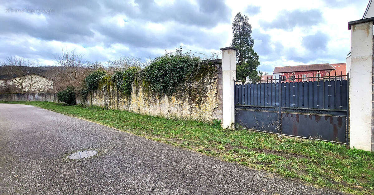 Terrain à NOVEANT-SUR-MOSELLE