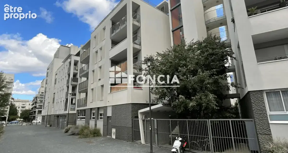 LYON 7 JEAN MACE-Appartement T3 avec balcon et son garage - photo 7