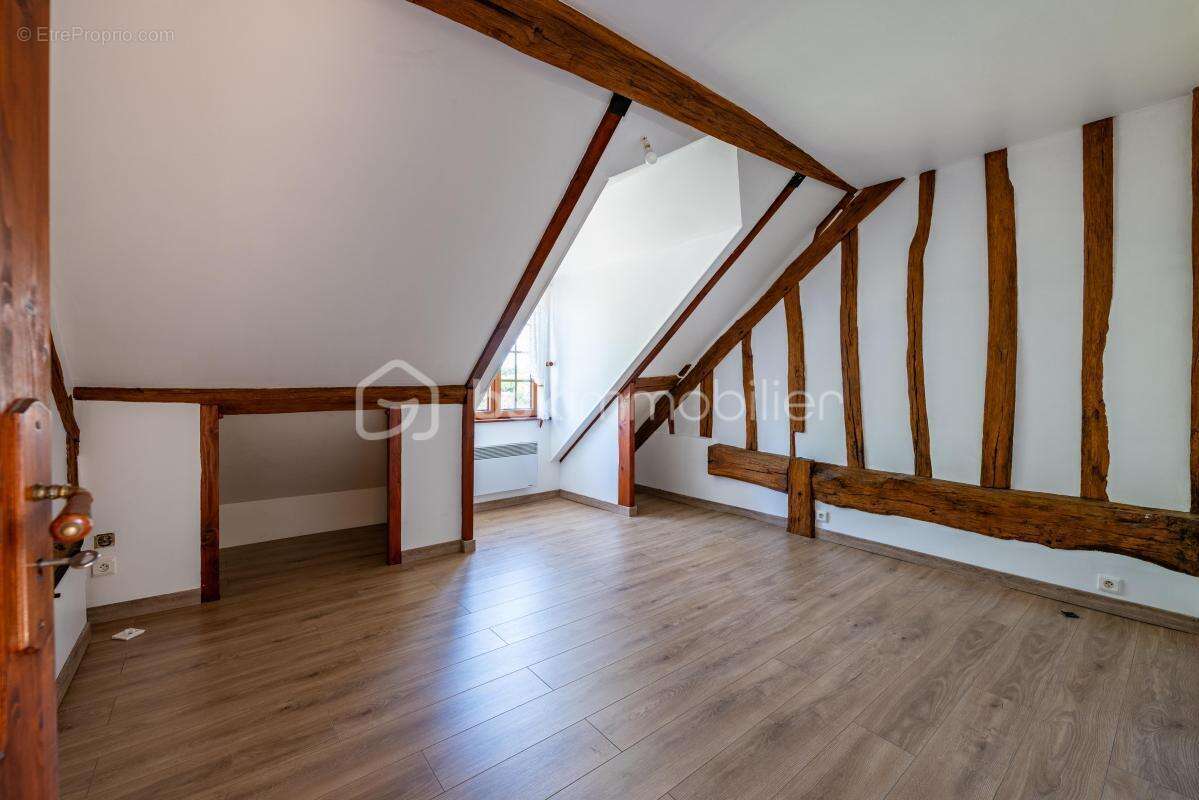 Très belle longère composée de ses 4 chambres et de sa dépendance ! - photo 10
