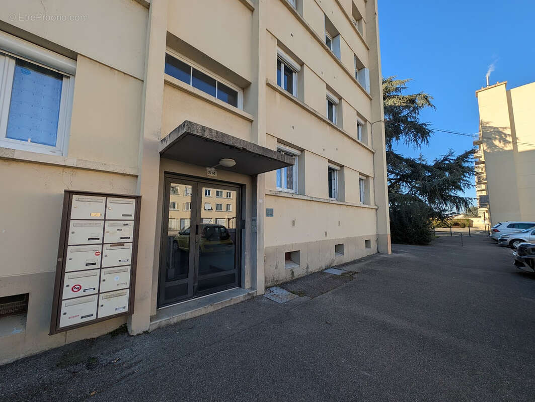 Appartement à GUILHERAND-GRANGES