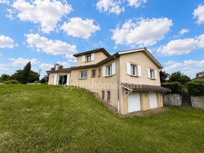Maison à CHARLY