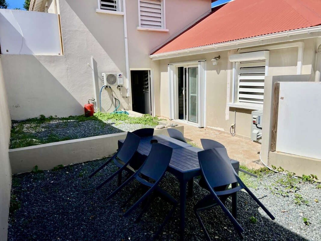 Maison à CAPESTERRE-BELLE-EAU