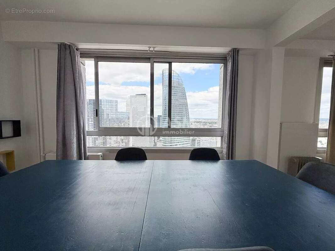Appartement à COURBEVOIE