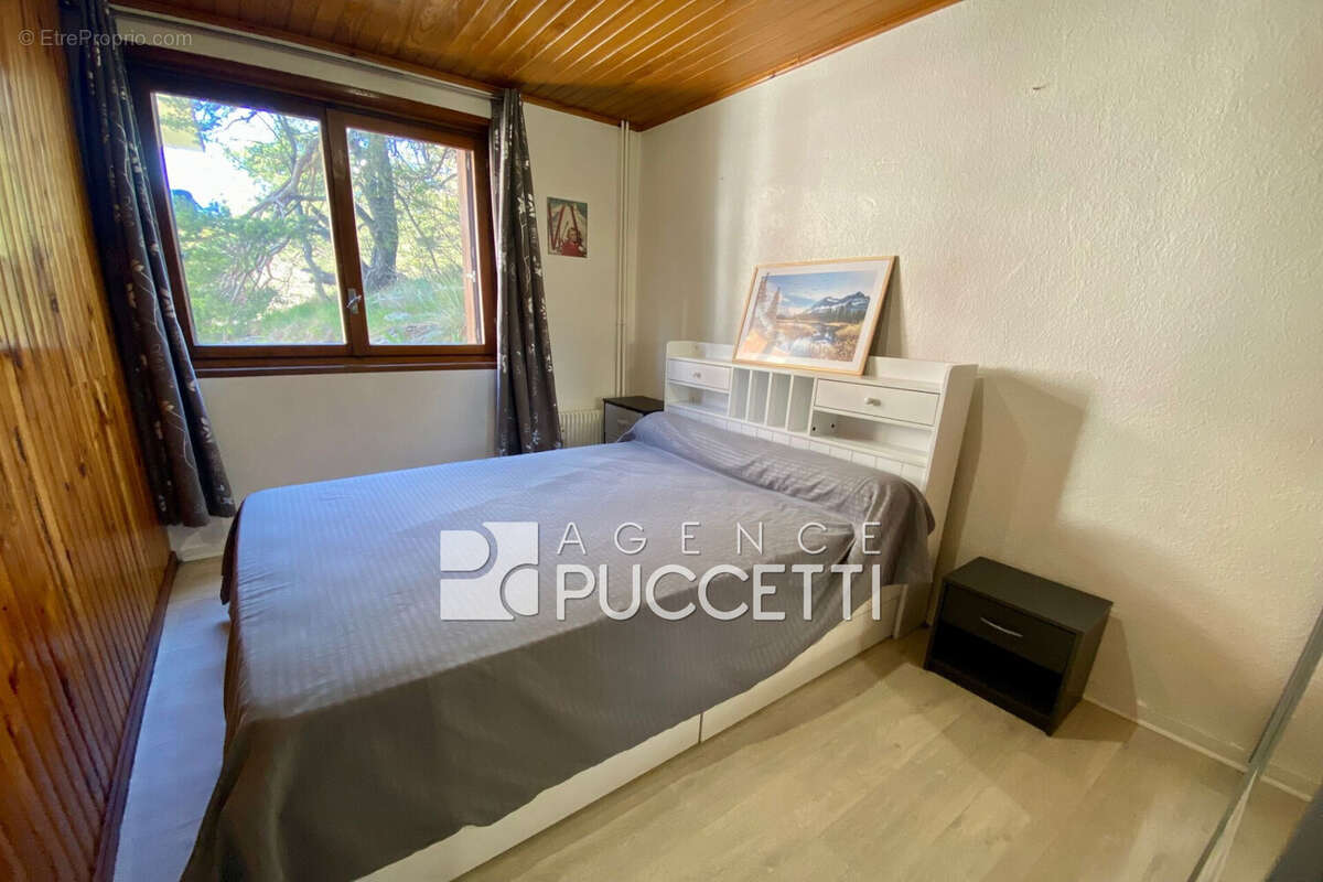 Appartement à GREOLIERES