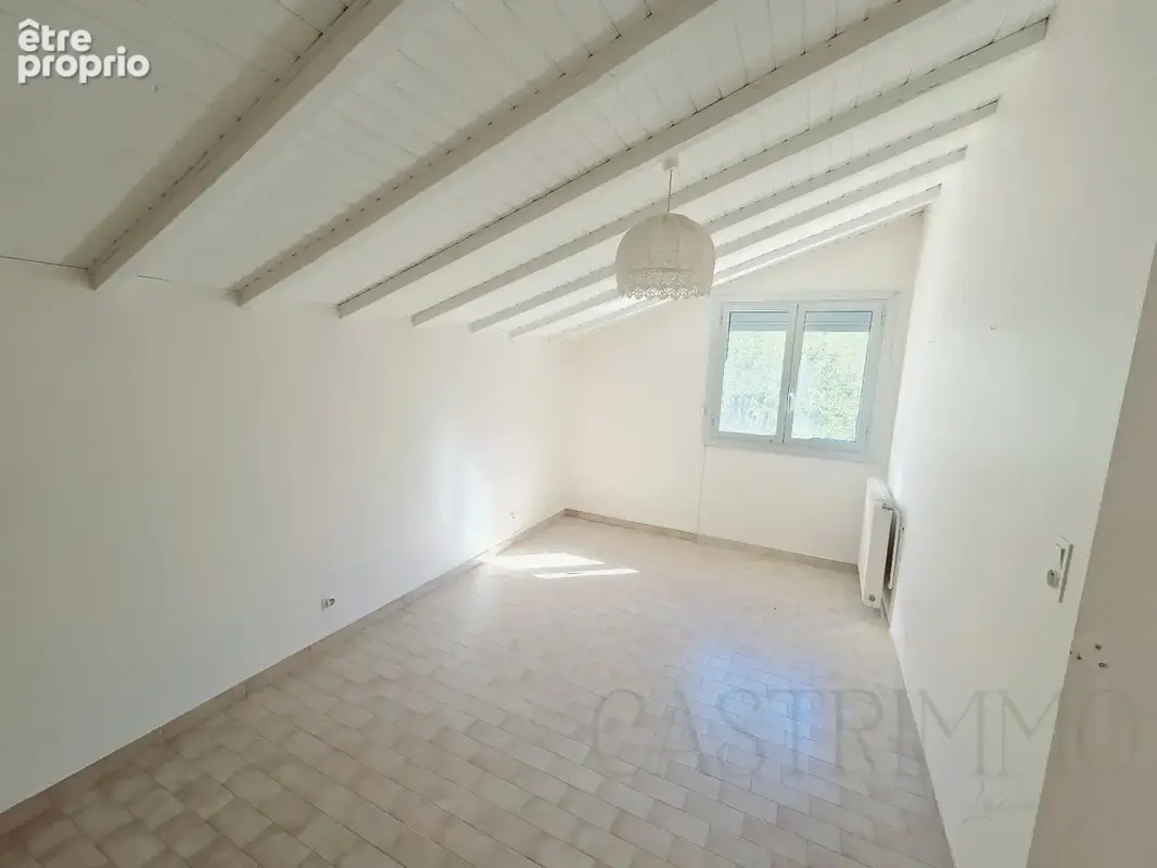 Vendargues  villa de plain-pied t5 sur un beau terrain arboré de 1 648 m² - photo 7