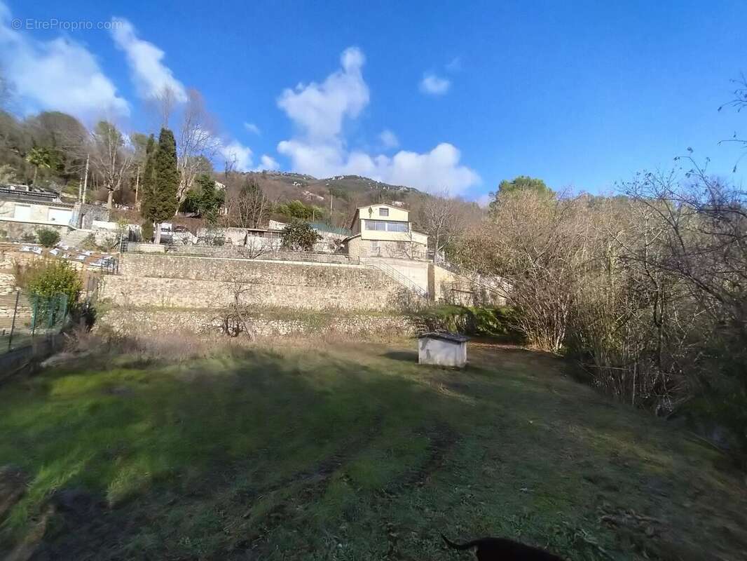 Appartement à TOURRETTES-SUR-LOUP