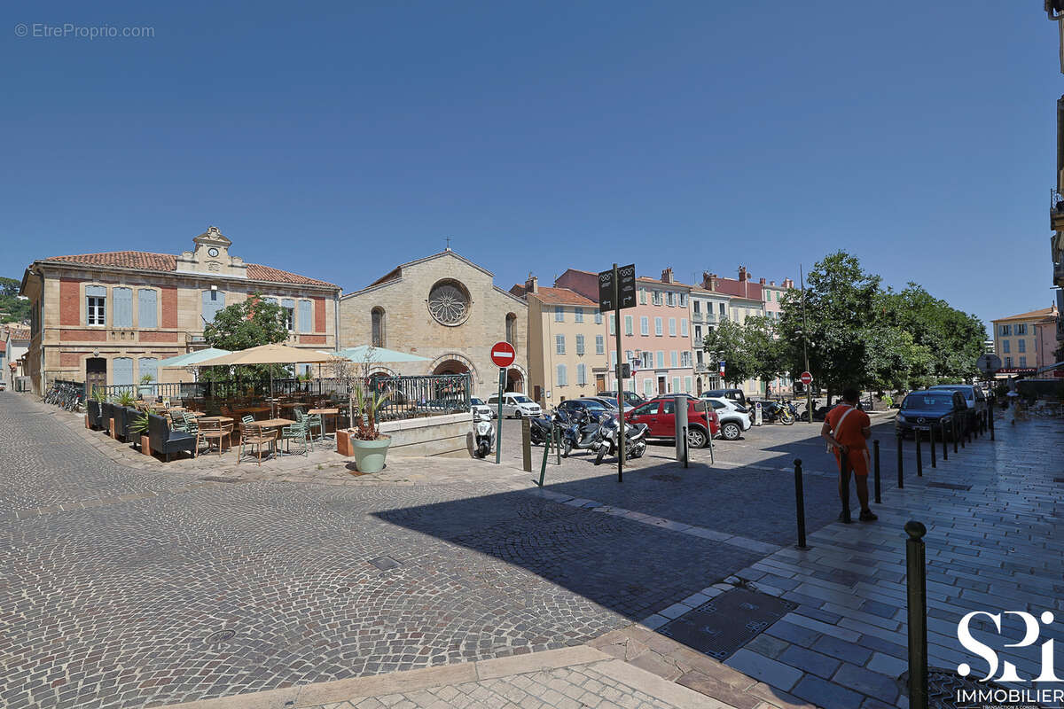 Hyeres vieille ville - loft atypique - t2 - à vendre    entièrement rénové - photo 12