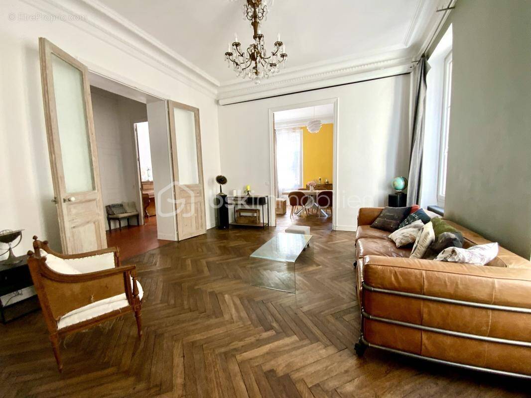 Appartement à MARSEILLE-6E