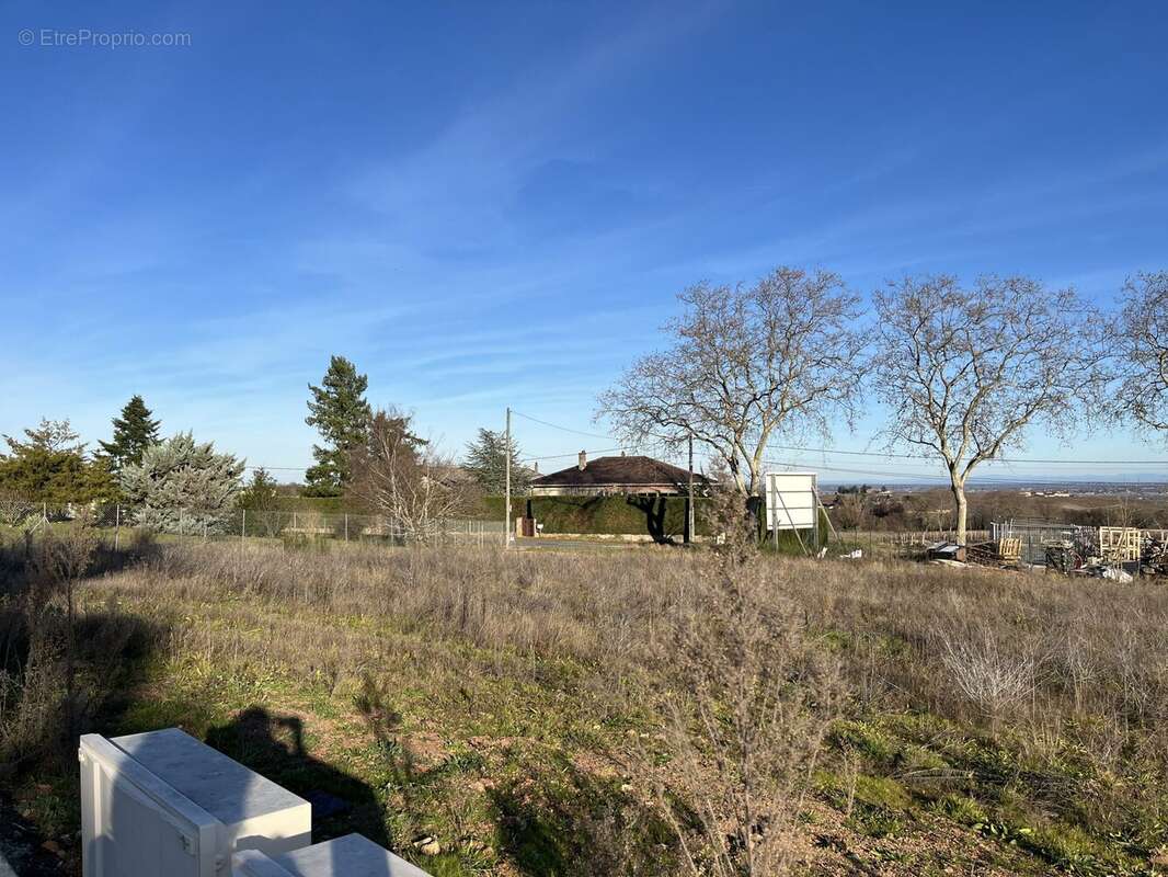 Terrain à SAINT-ETIENNE-LA-VARENNE