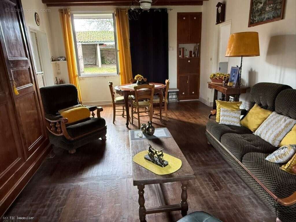 Maison à SAUZE-VAUSSAIS
