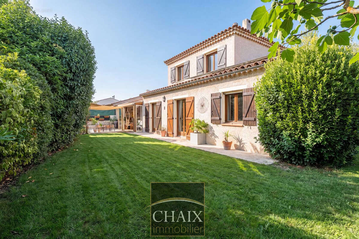 Aubagne   Dans un environnement résidentiel maison familiale de type 5 - photo 11