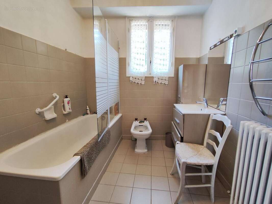 Maison 137 m² à La Souche  - photo 4