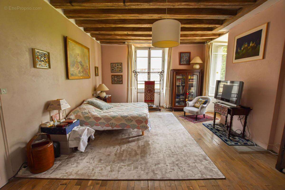 Maison à SAINT-VINCENT-DU-LOROUER