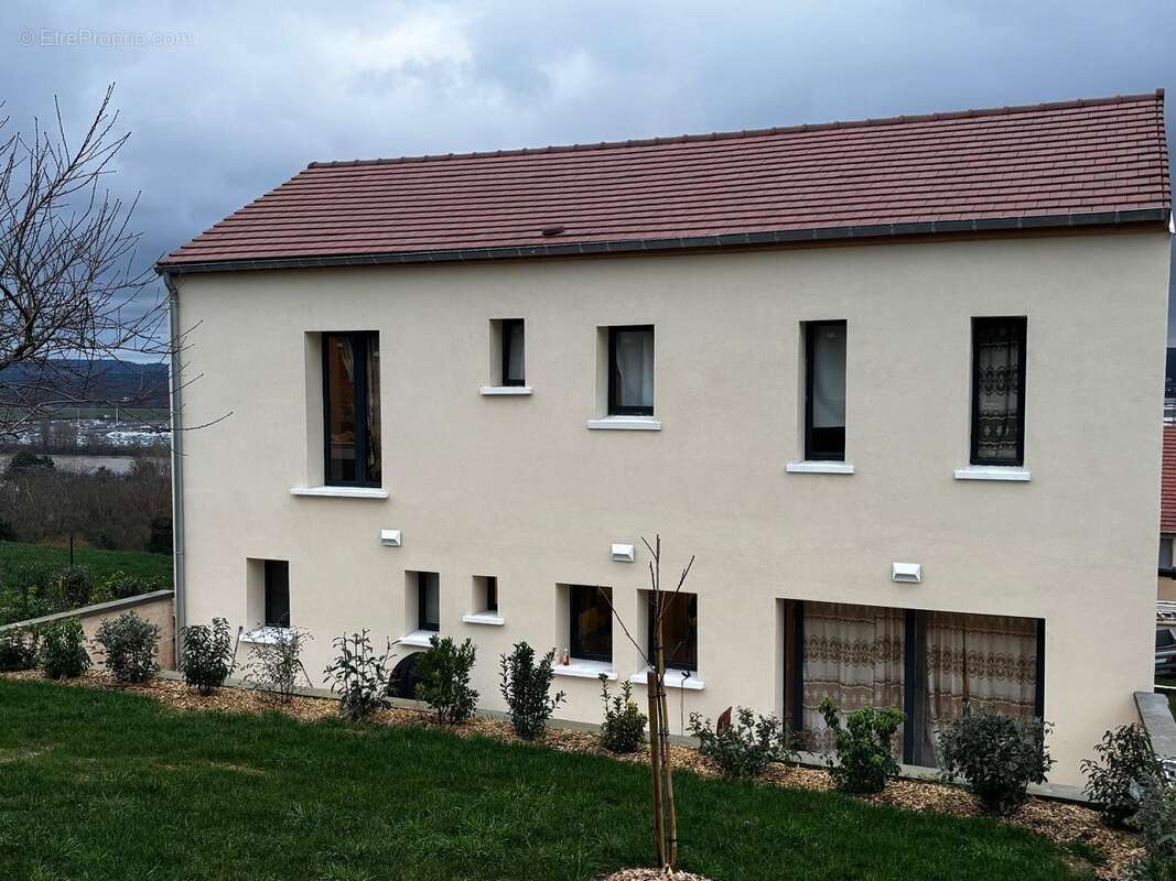 Maison à JUZIERS