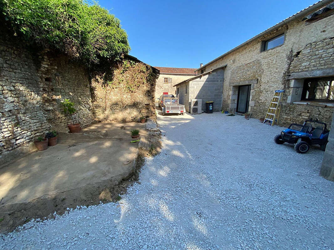 Maison à SAINT-MARTIN-L'ARS