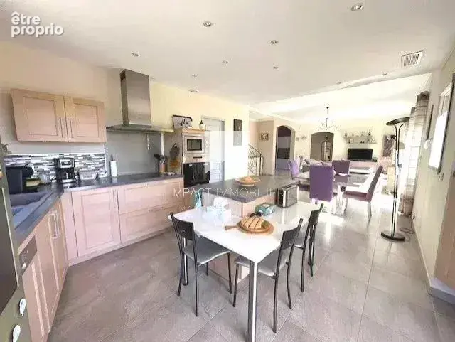 MAISON  7 pièces à  La Crau - 15 minutes de Hyères - photo 3