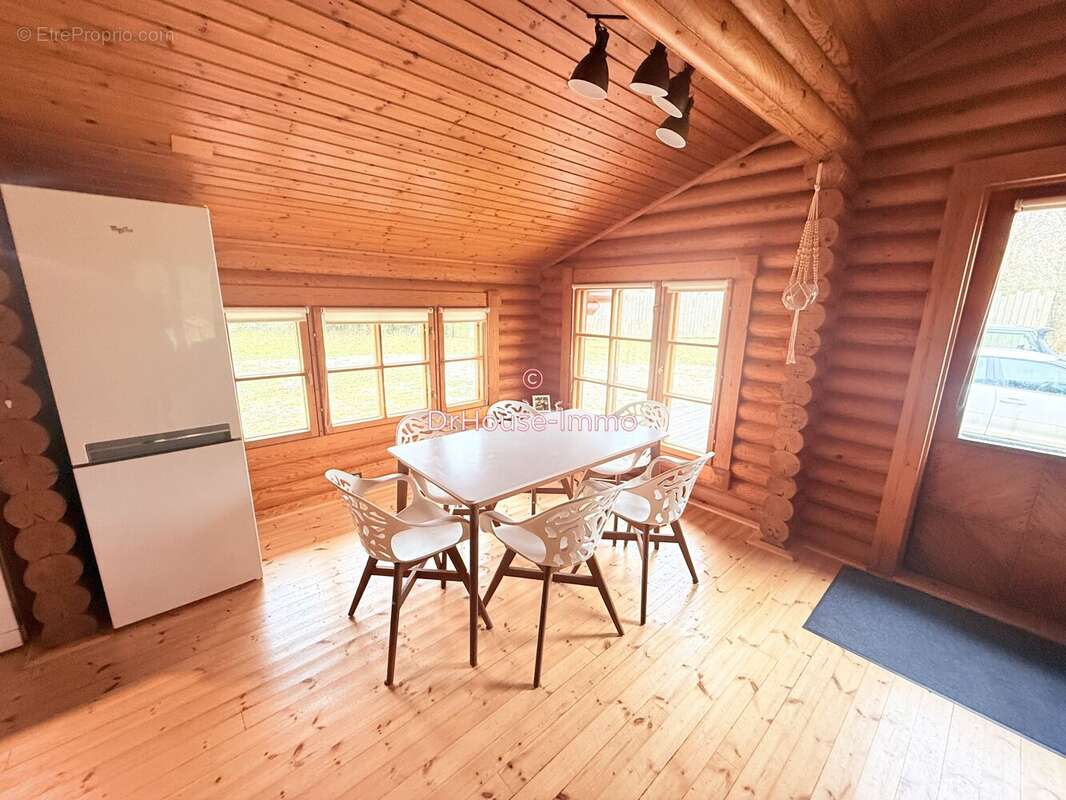 Maison à VENDAYS-MONTALIVET